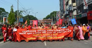 DWRN organised colourful Rally and Human Chain on May Day