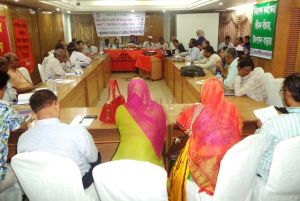 National and local level TU leaders, Labour Court members, Labour Court practitioners, researchers, BILS officials at the meeting